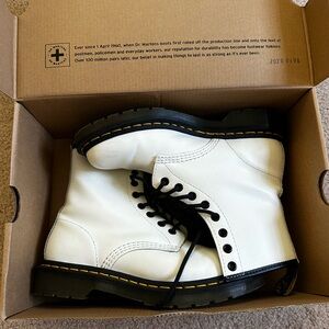 New Dr. Martin’s Smooth Leather Boots, White, US Women’s Size 7